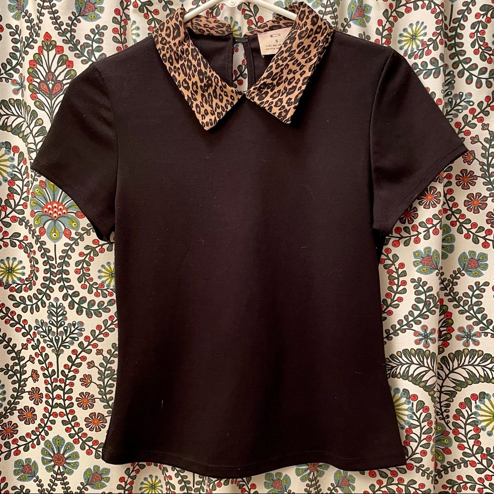 Perfect business casual leopard collar top